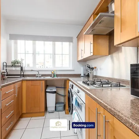 Three Bedroom House By The Yuma Homes Short Lets & Serviced Accommodation In Ashford With Free Wifi & Free Parking Exterior photo
