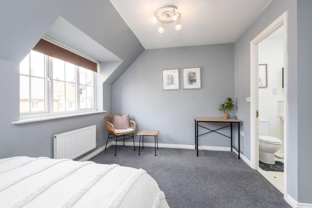 3 Bedroom Large House, Contractors, Families, Free Parking Homestay Ashford (Kent)