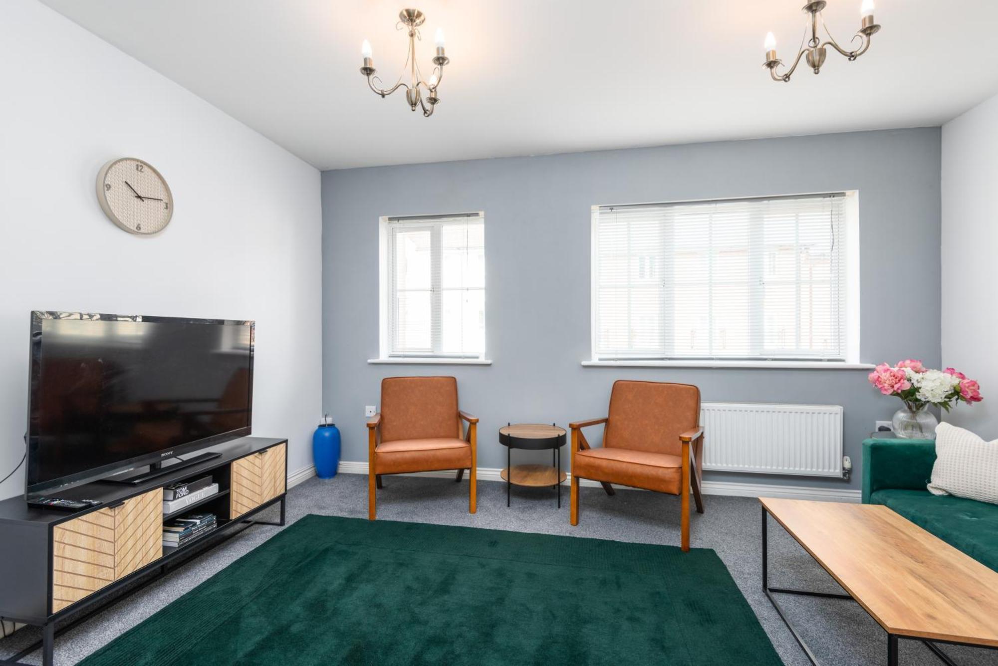 Homestay 3 Bedroom Large House, Contractors, Families, Free Parking *