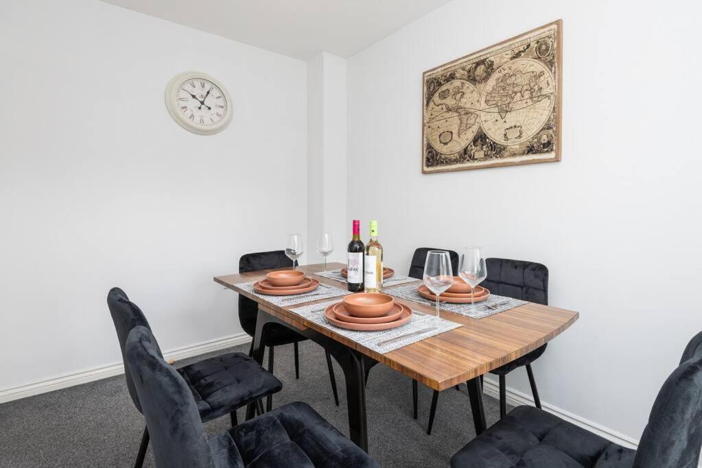 3 Bedroom Large House, Contractors, Families, Free Parking Homestay Ashford (Kent)