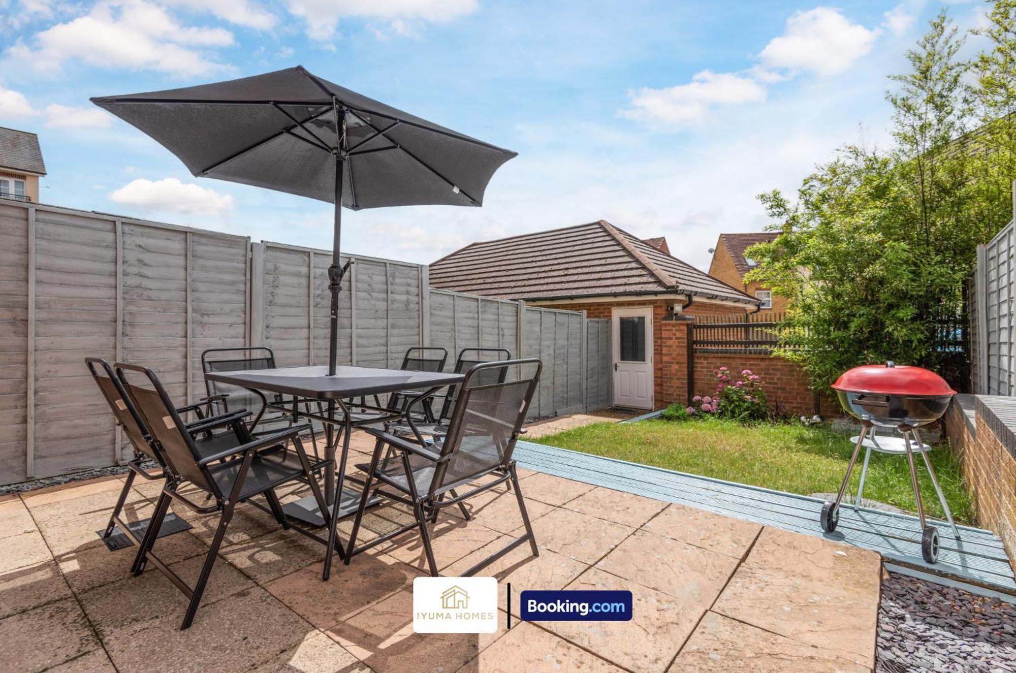Three Bedroom House By The Yuma Homes Short Lets & Serviced In With Free Wifi & Free Parking *
