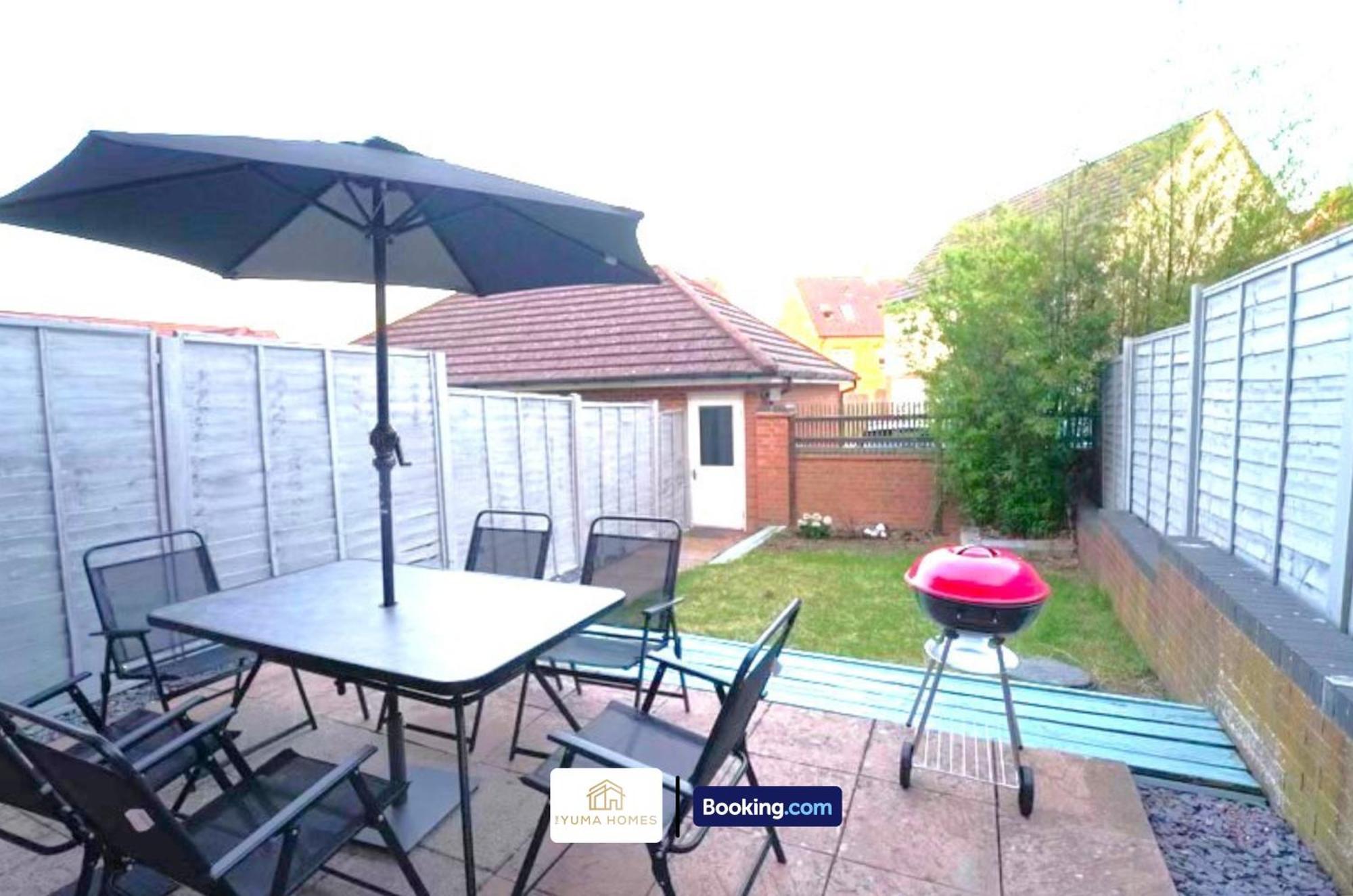 Three Bedroom House By The Yuma Homes Short Lets & Serviced In With Free Wifi & Free Parking