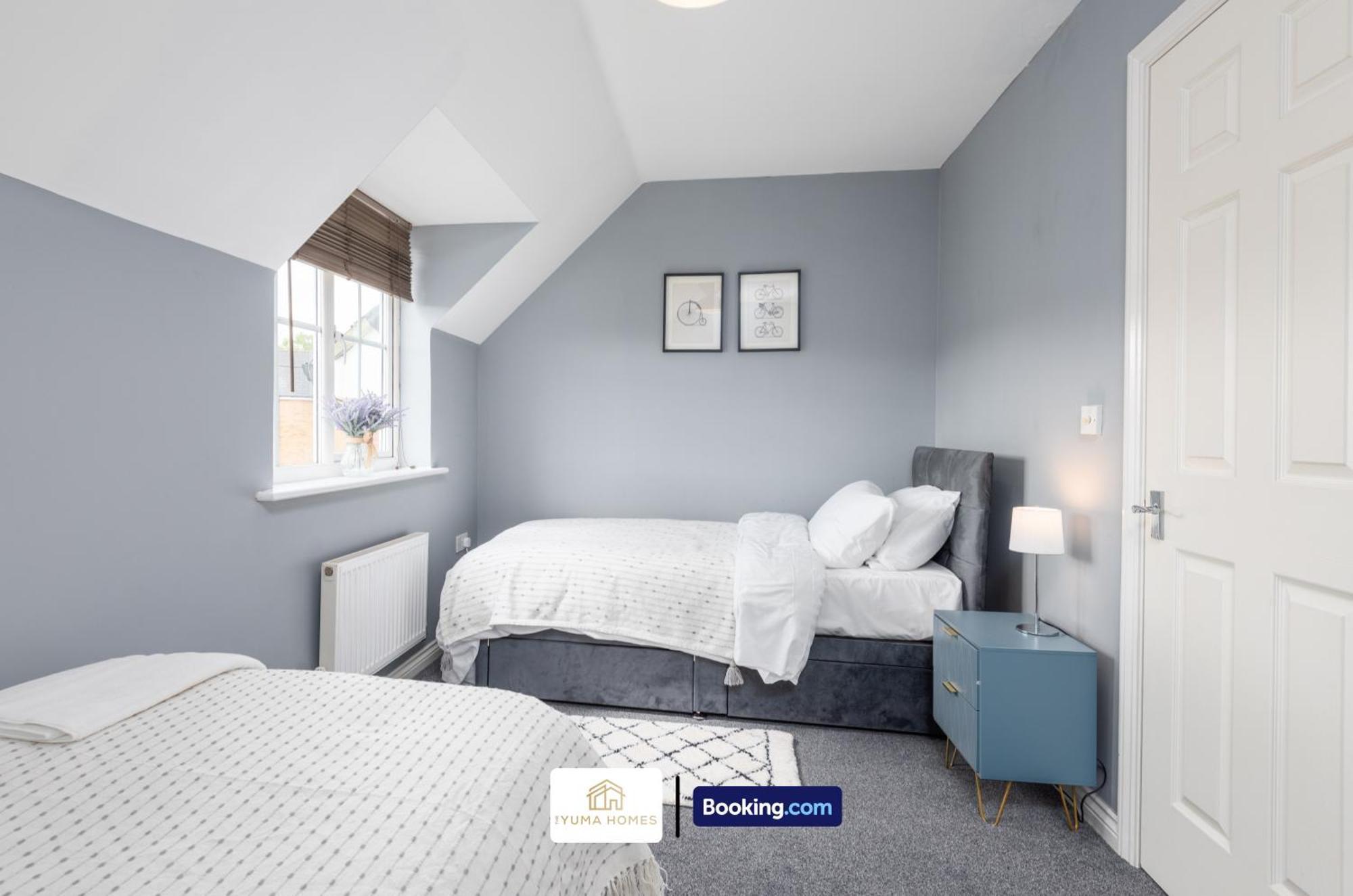 Three Bedroom House By The Yuma Homes Short Lets & Serviced In With Free Wifi & Free Parking * Ashford (Kent)