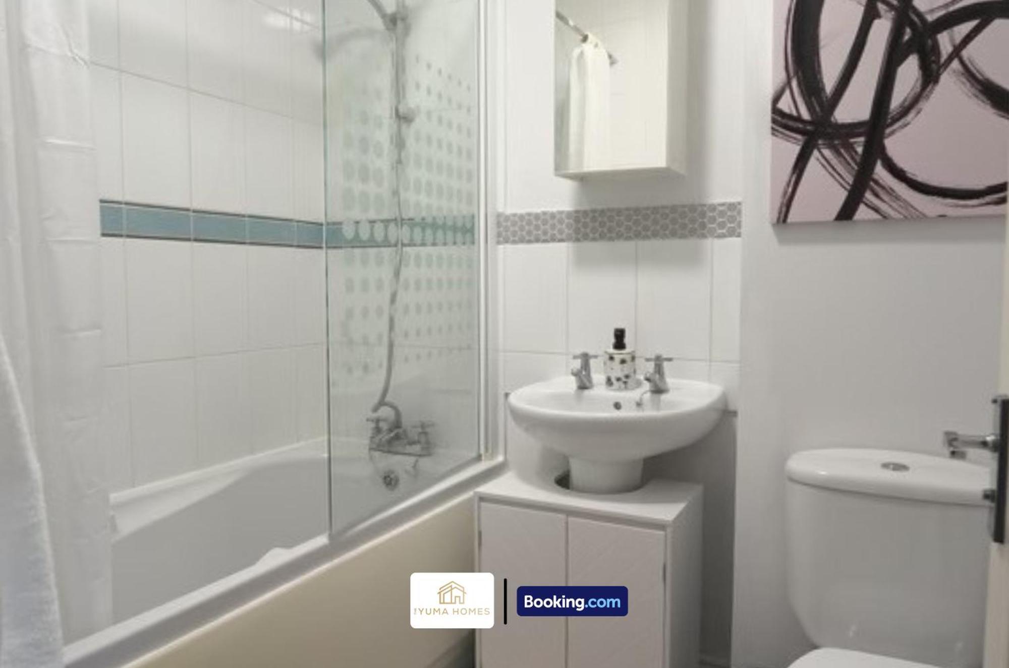 Privatunterkunft Three Bedroom House By The Yuma Homes Short Lets & Serviced In With Free Wifi & Free Parking